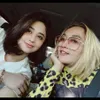 Potret kedekatan Dewi Perssik dan Indah Sari.