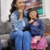 Kris Dayanti berpose bareng Ameena