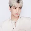 Kris Wu pose buang muka