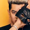 Kris Wu bawa topeng