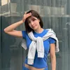 Kwon Eunbi tampil kasual dengan outfit biru