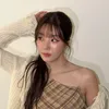 Kwon Eunbi tampil dengan dress motif geometri