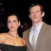 Callum Turner Mesra dengan Dua Lipa di Red Carpet