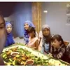 Nasi liwet sunda, seleb yang makan pakai alas daun pisang, seleb yang makan nasi liwet, foto seleb