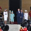Tak hanya Ratu, ada pula kehadiran Pangeran Charles dan Camilla. Bahkan pasangan dari Clarence House ini menjamu Trump dengan jamuan teh di kediaman mereka.