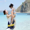 Keluarga harmonis Eva Anindita