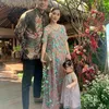 Keluarga harmonis Eva Anindita