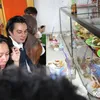 Baim Wong Makan di Warteg