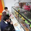 Baim Wong Makan di Warteg