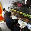 Baim Wong Makan di Warteg