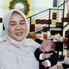 Kesha Ratuliu dan Suami Asuh Baby Balint