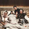 Krisdayanti Jenguk Aurel Sakit