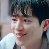 Seo Kang Joon tersenyum manis