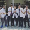 Potret Iqbhal LIDA saat kenakan jas dokter.