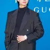 Lee Chae Min Pakai Jas