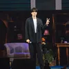 Lee Dong Wook di atas panggung