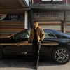 Lee Je Hoon bersandar ke Taxi