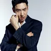 Lee Je Hoon Pegang Pipi