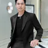 Lee Jin Wook Pakai Jas