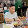 Anang Hermansyah sahur di meja makan
