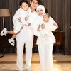 Lesti Kejora dan Rizky Billar pakai baju putih