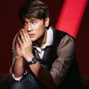 Rizky Billar pakai jas hitam