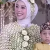 Lesti pakai rompi melati