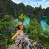 Luna Maya pakai topi