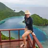 Luna Maya pakai baju renang lengan panjang