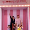 Caca Tengker Ajak Main Kedua Anaknya ke Museum of Ice Cream