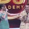 Listen pereknalkan sang ayah