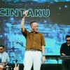 Lucky Widja angkat mic