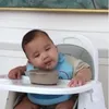 Potret Ukkasya makansambil tidur.