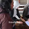 Ibu Luna Maya tanda tangan