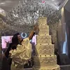 Gaun Resepsi Luna Maya