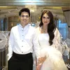 Gaun Resepsi Luna Maya