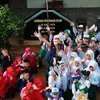 Luna Maya bareng anak-anak Madura