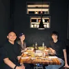 BCL makan bareng suami dan anak