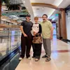Inul Daratista bersama Adam dan Ivan di mall