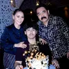 Inul Daratista berdiri di belakang Ivan