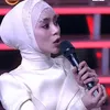 Lesti Kejora pegang mic