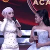 Lesti Kejora pegang kepala
