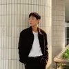 Na Daehoon pakai jaket hitam