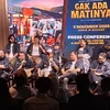 Fedi Nuril duduk di samping Oki
