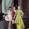 Melly Lee Pakai Outfit Merah Hitam
