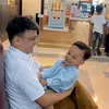 Ruben Onsu bercanda dengan anak