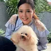 Maia Estianty berpose bersama anjing kesayangan