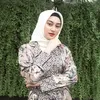 Potret Memes Prameswari pakai hijab.