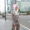 Potret Memes Prameswari pakai hijab.