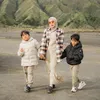 Potret Ririe Fairus momong anak.